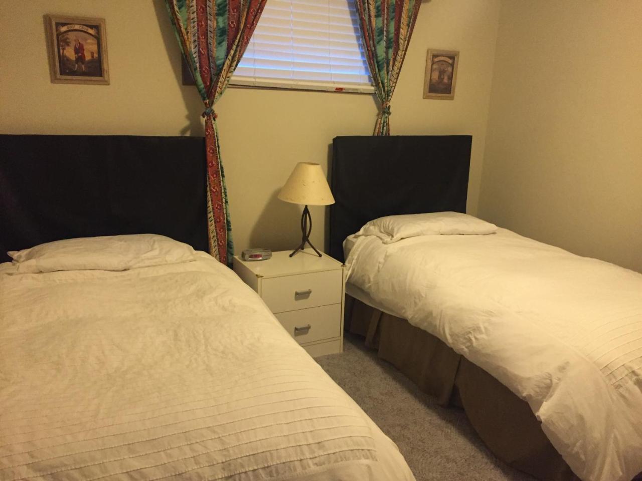 Bed & Breakfast Monarch キャンモア エクステリア 写真